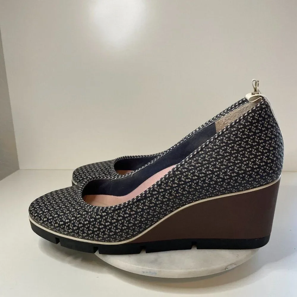 Betabrand Women's Blue All Weather Wedge Shoes Size 9M‎